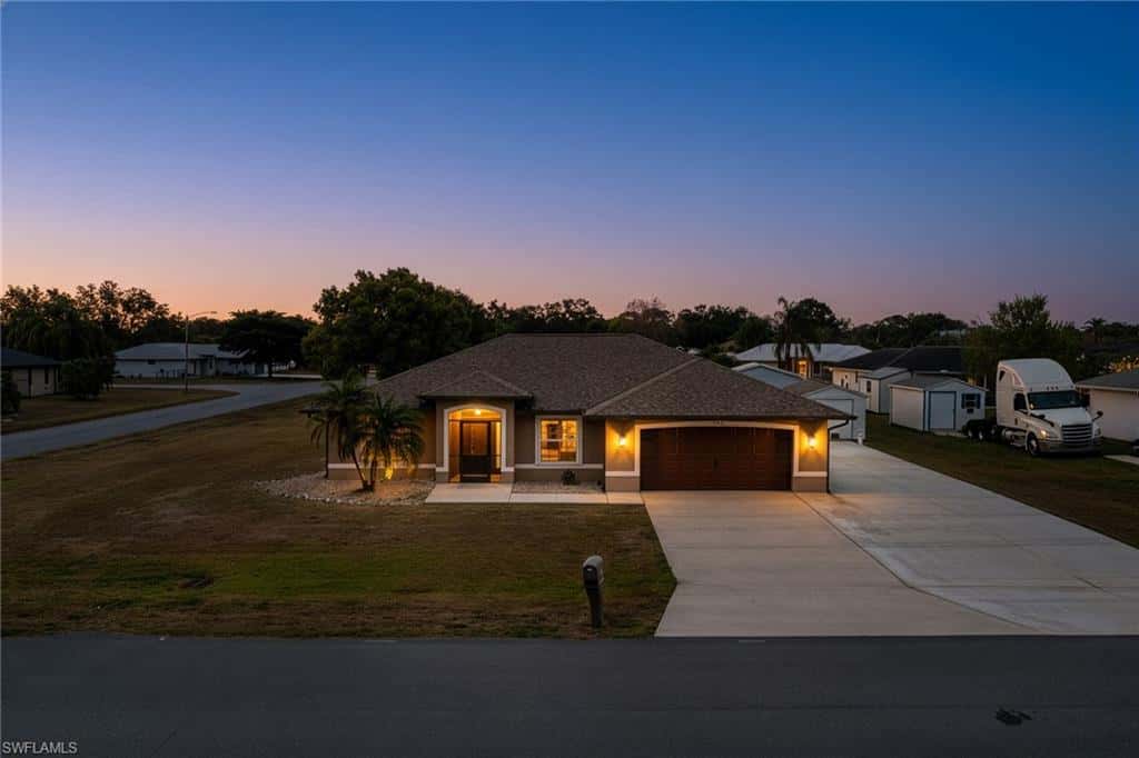 401 Candlewick Cir, Lehigh Acres, photo 45