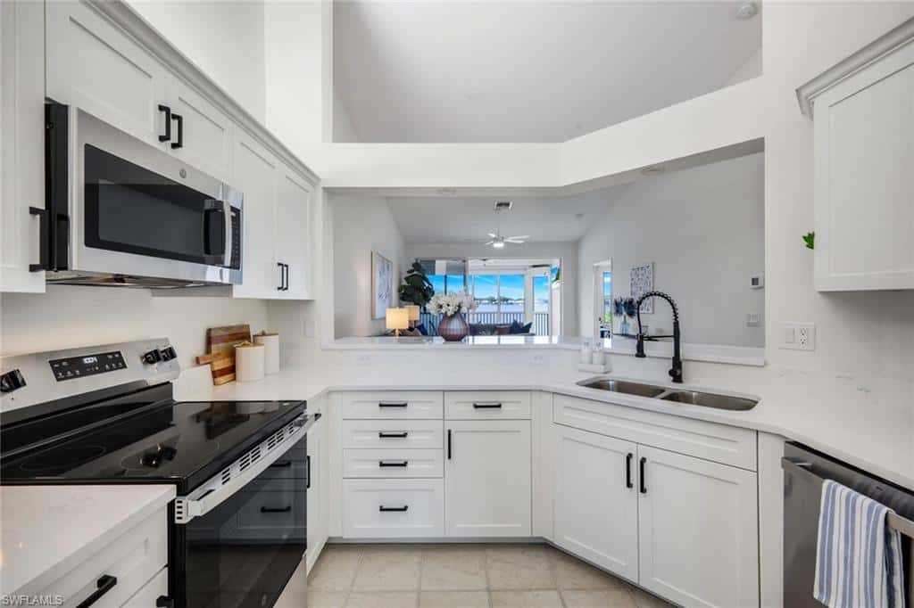 2390 Piccadilly Circus #202, Naples, photo 9
