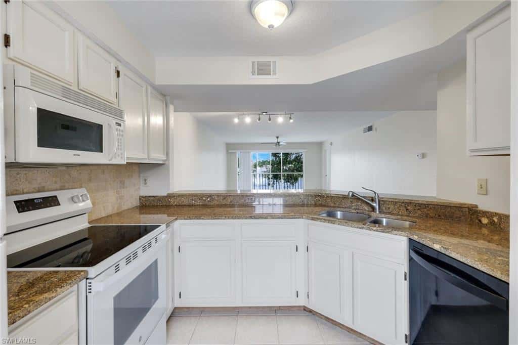 9580 Victoria Ln #205, Naples, photo 8