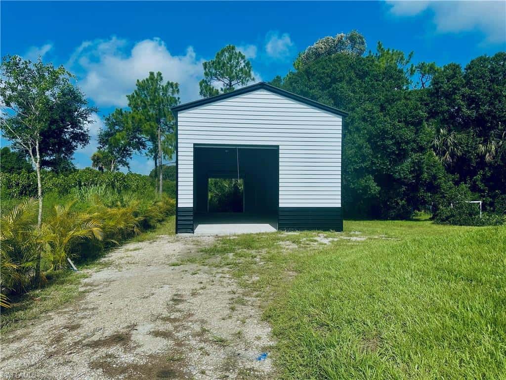 613 Hibiscus Ave, Lehigh Acres, photo 17