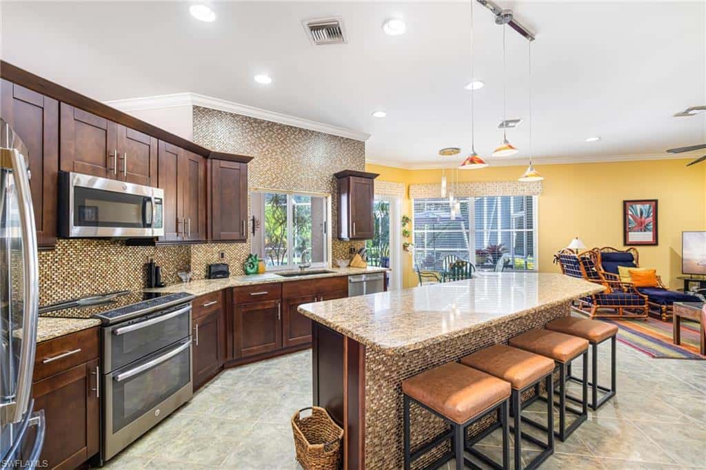 9311 Cedar Creek Dr, Bonita Springs, photo 5