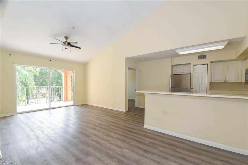 1275 Wildwood Lakes Blvd #303, Naples, photo 4