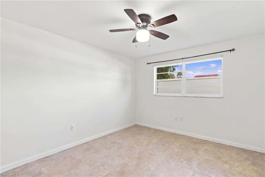 4290 Gulfstream Dr #5, Naples, photo 17