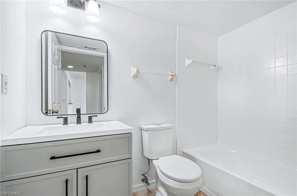 9650 Victoria Ln #104, Naples, photo 9