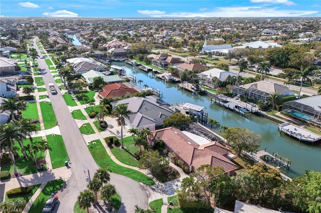 358 Grapewood Ct, Marco Island, photo 8