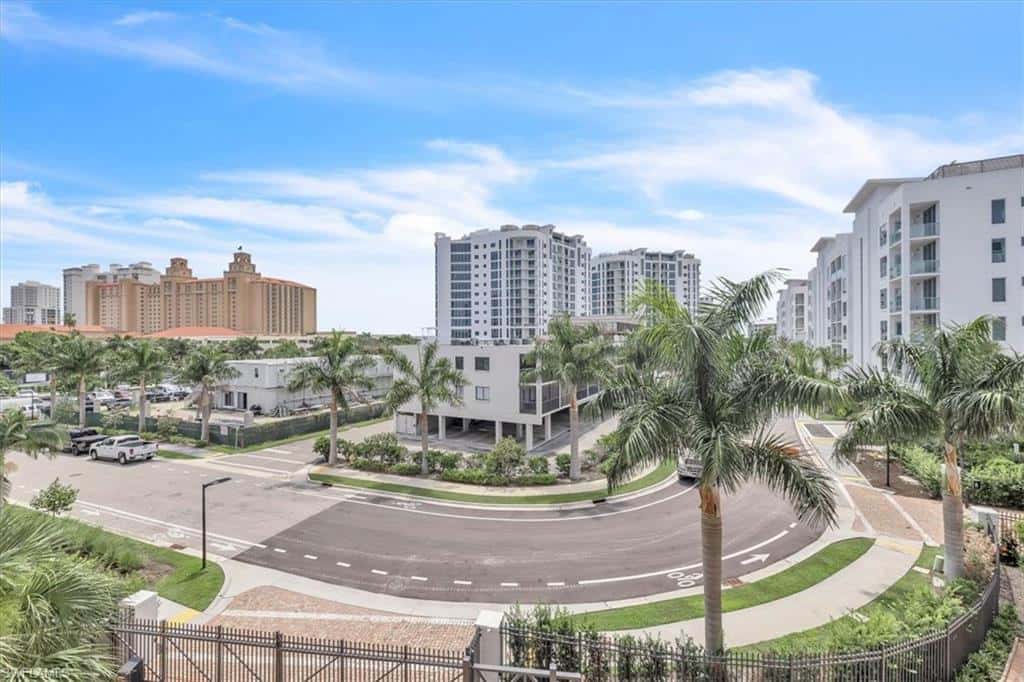 271 Southbay Dr #241, Naples, photo 4
