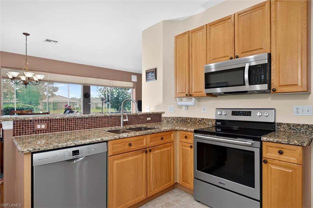 11237 Lakeland Cir, Fort Myers, photo 5