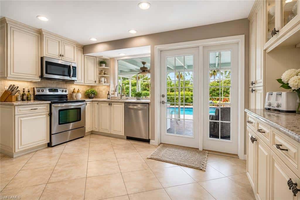 1352 Oaklawn Ct, Fort Myers, photo 8