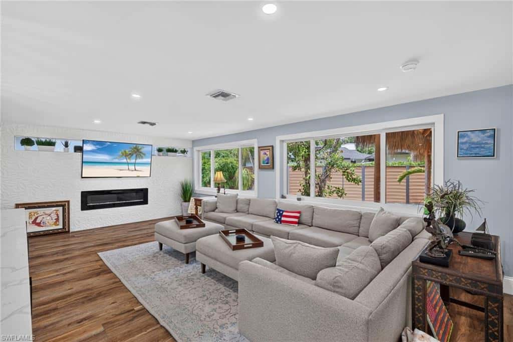 625 Sunnyside Ct, Fort Myers, photo 5
