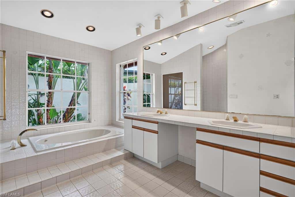 700 Hollybriar Ln, Naples, photo 21