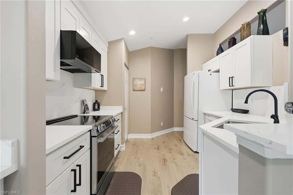 710 Tarpon Cove Dr #203, Naples, photo 7
