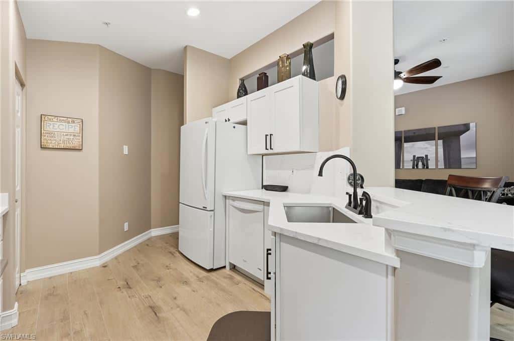 710 Tarpon Cove Dr #203, Naples, photo 9