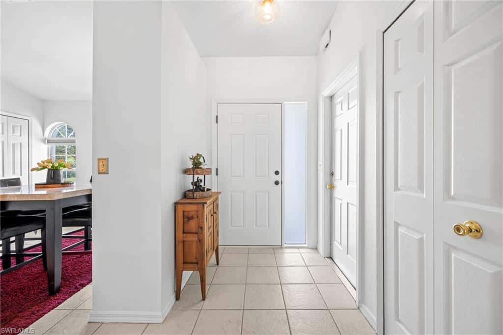 570 22nd St, Naples, photo 4