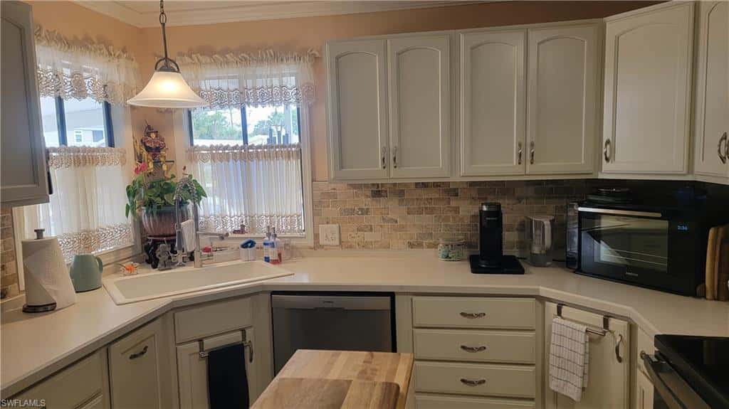 4712 Tahiti Dr, Bonita Springs, photo 8