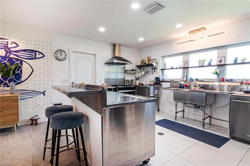 1300 Thompson St, North Fort Myers, photo 9