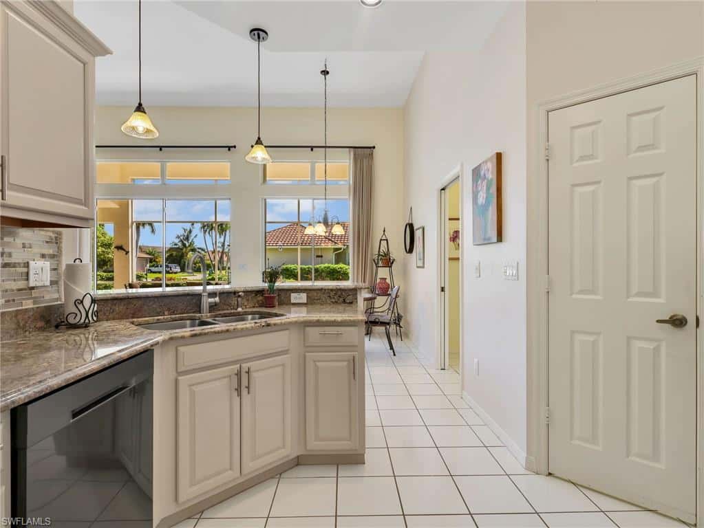 6832 Compton Ln, Naples, photo 11