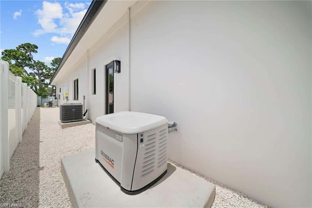 638 93rd Ave, Naples, photo 33