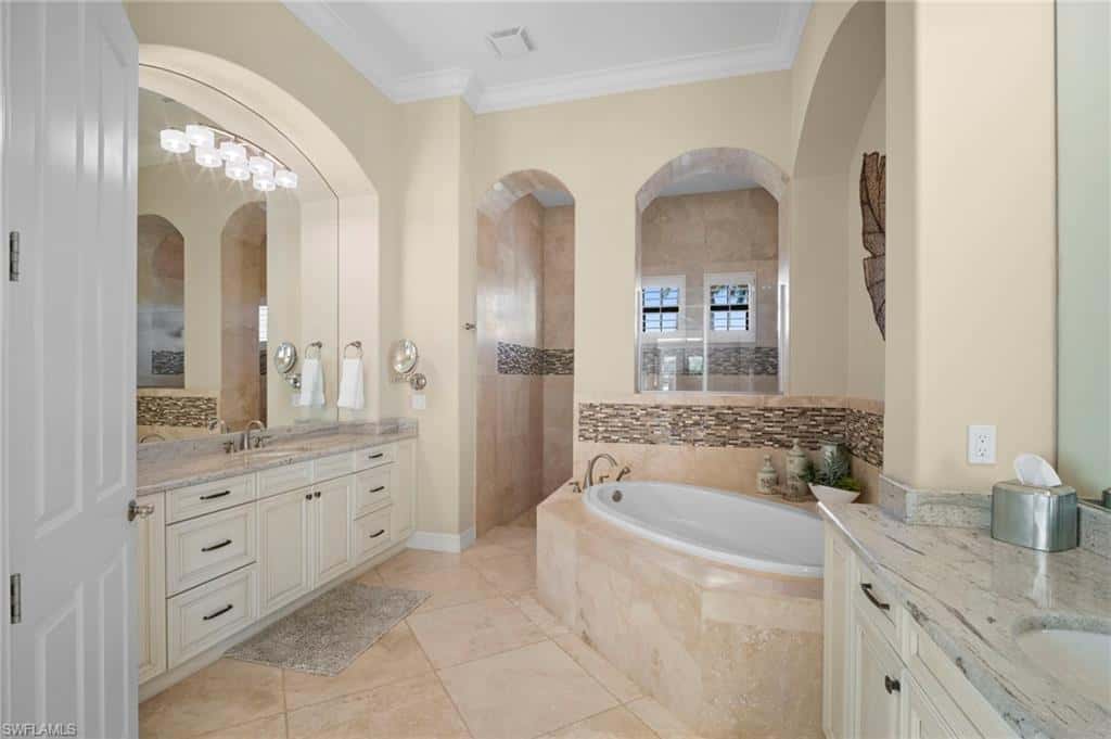 6482 Carema Ln, Naples, photo 21
