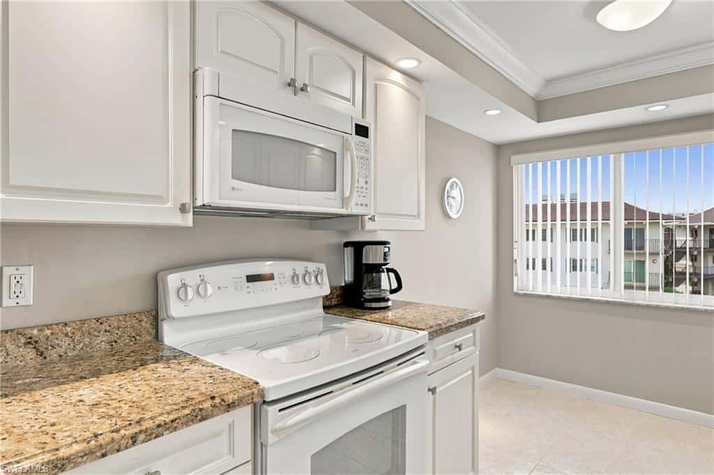 3410 Gulf Shore Blvd #304, Naples, photo 12
