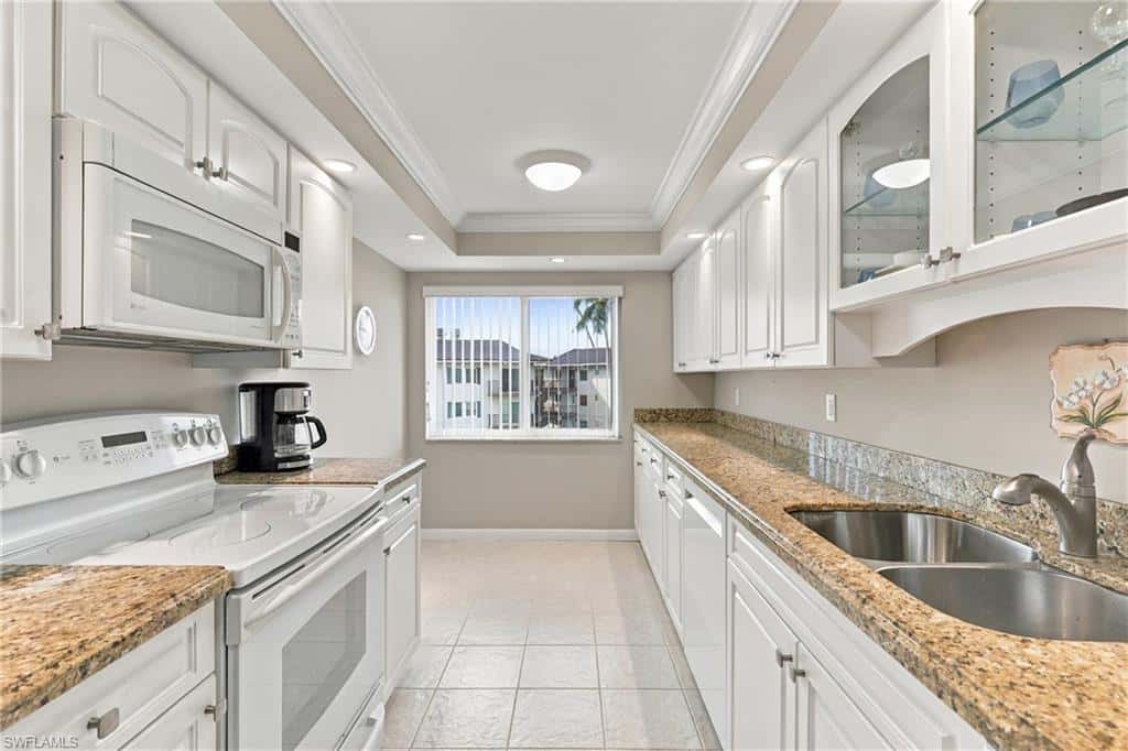 3410 Gulf Shore Blvd #304, Naples, photo 11
