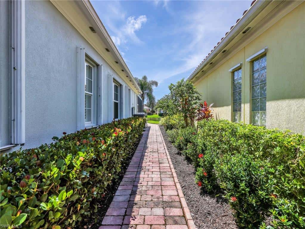 7658 Sicilia Ct, Naples, photo 32
