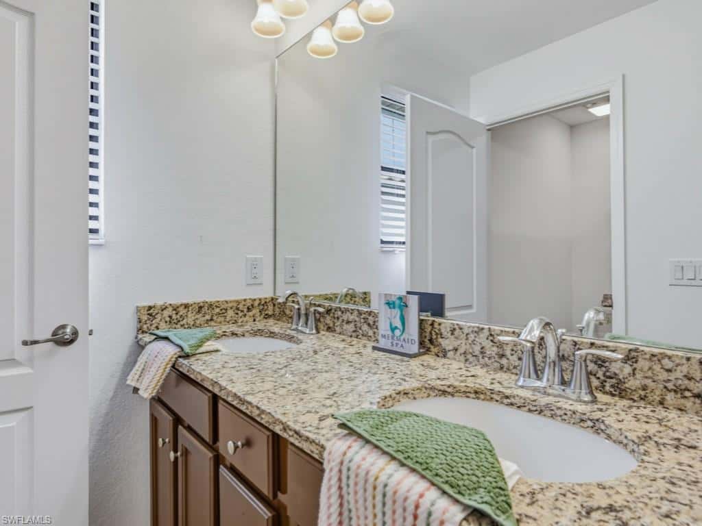 1577 Vizcaya Ln, Naples, photo 17
