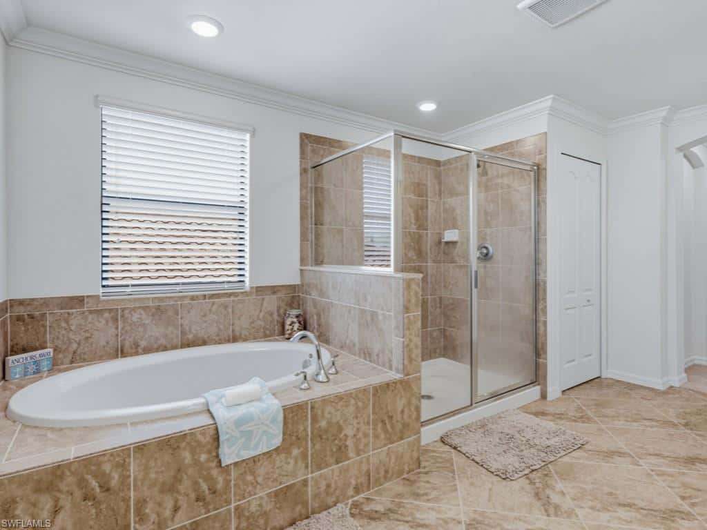 1577 Vizcaya Ln, Naples, photo 9