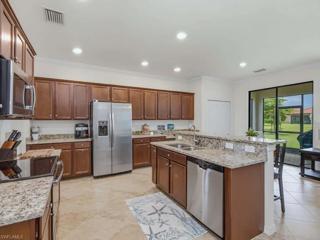 1577 Vizcaya Ln, Naples, photo 4