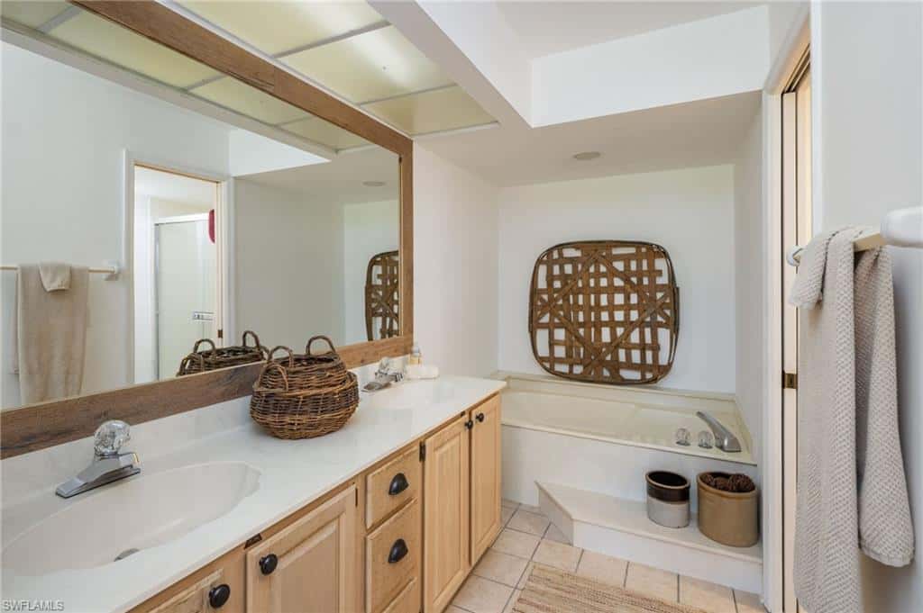 27100 Oakwood Lake Dr, Bonita Springs, photo 15