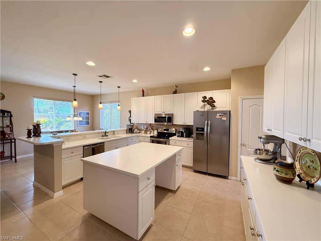 15470 Laguna Hills Dr, Fort Myers, photo 9