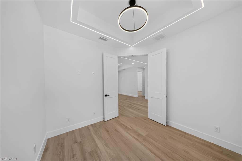 533 6th St, Naples, photo 9