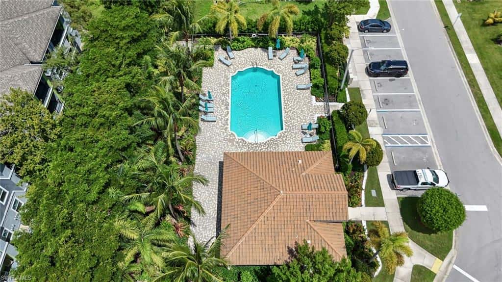 8785 Madrid Cir, Naples, photo 36