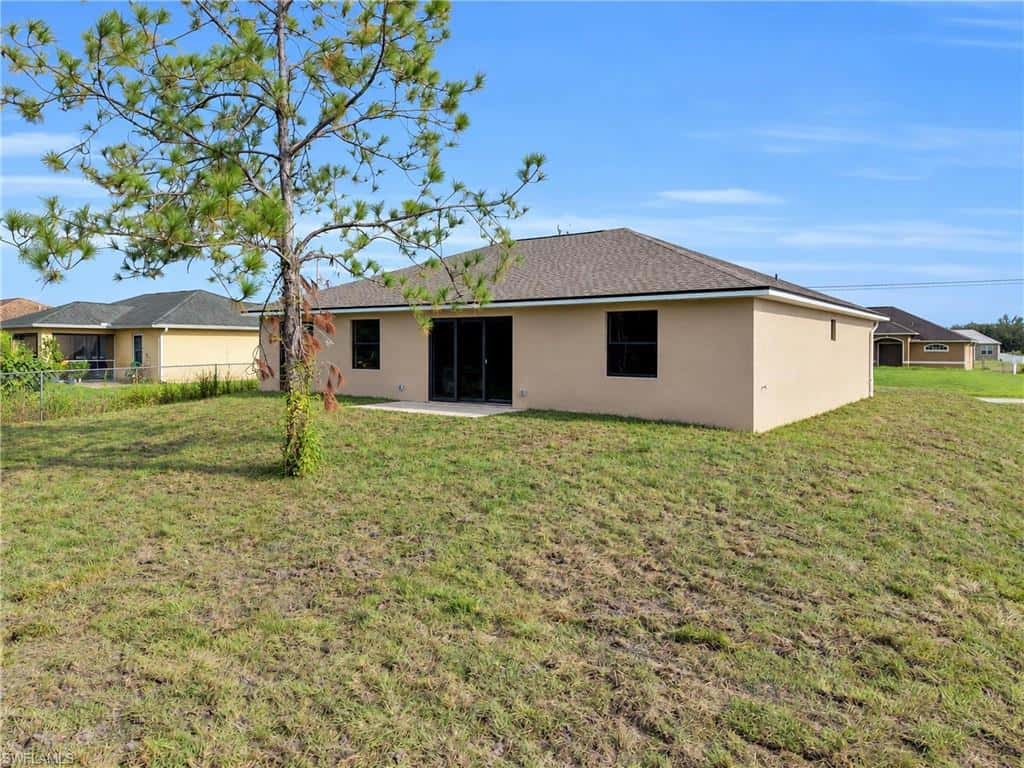 2704 37th St, Lehigh Acres, photo 7