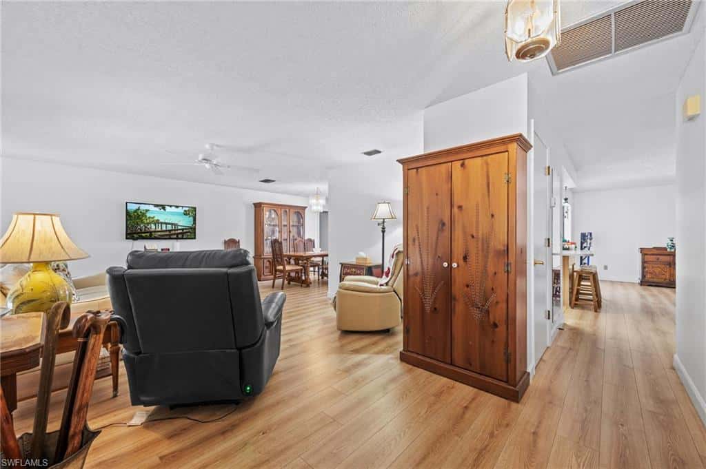 1334 12th Ter, Cape Coral, photo 4