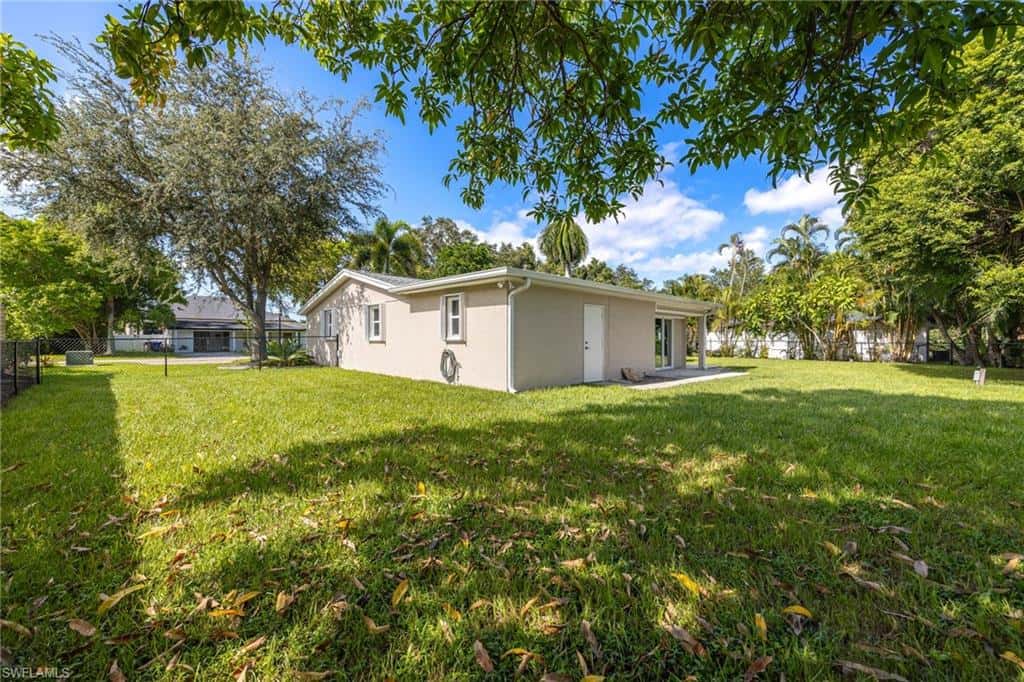 1223 Biltmore Dr, Fort Myers, photo 39