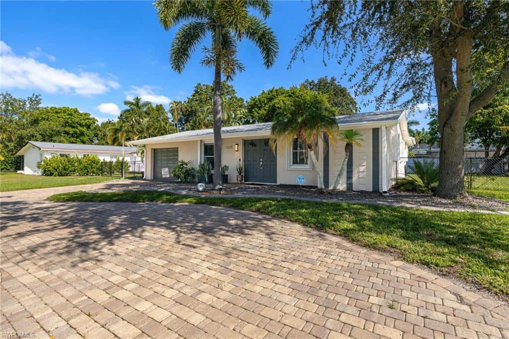 1223 Biltmore Dr, Fort Myers, photo 4