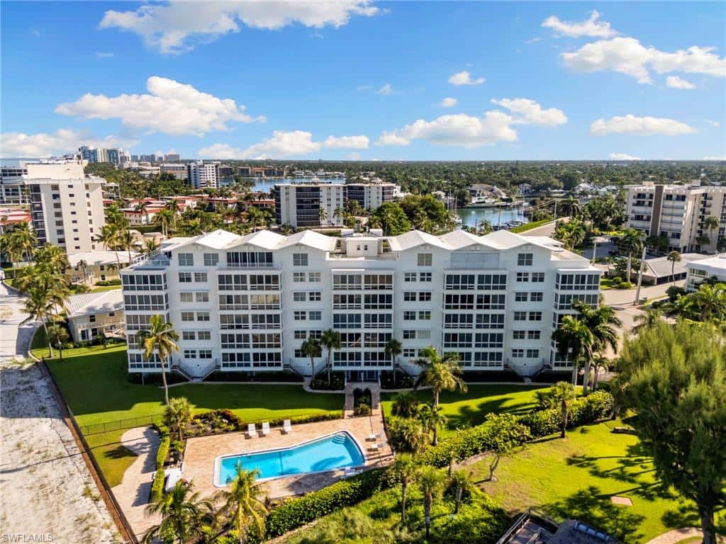 2121 Gulf Shore Blvd #203, Naples, photo 34