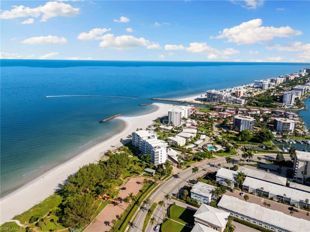 2121 Gulf Shore Blvd #203, Naples, photo 33