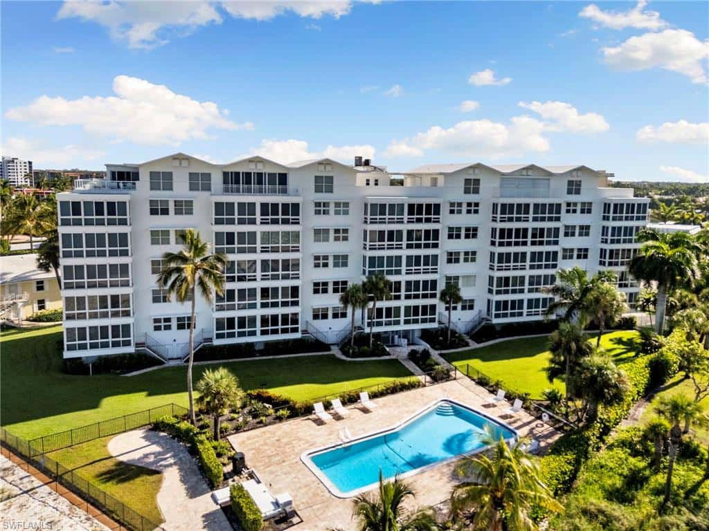 2121 Gulf Shore Blvd #203, Naples, photo 37