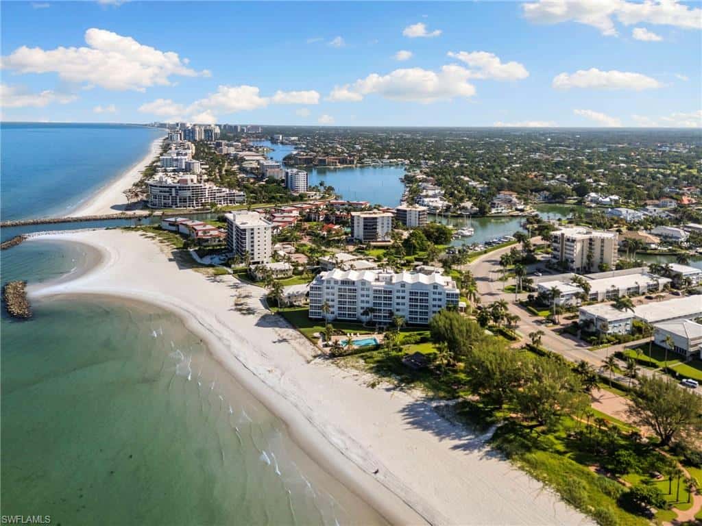 2121 Gulf Shore Blvd #203, Naples, photo 35