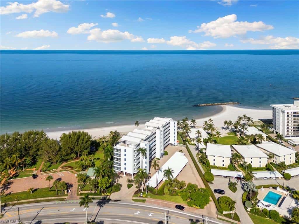 2121 Gulf Shore Blvd #203, Naples, photo 31