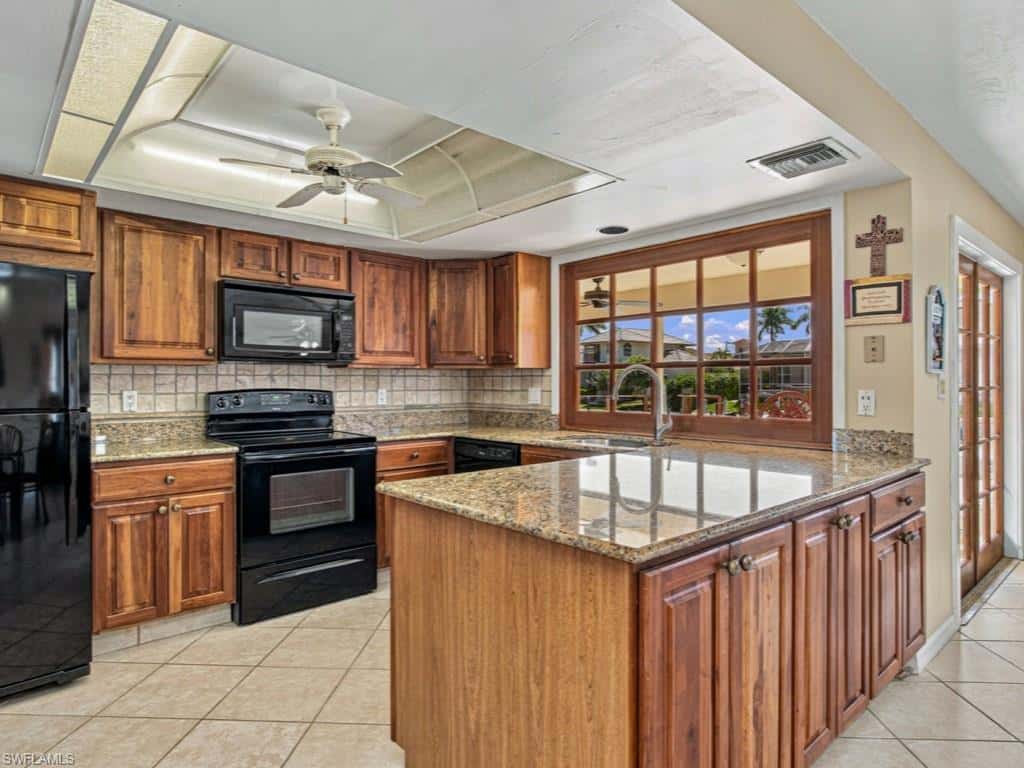 154 Hollyhock Ct, Marco Island, photo 11