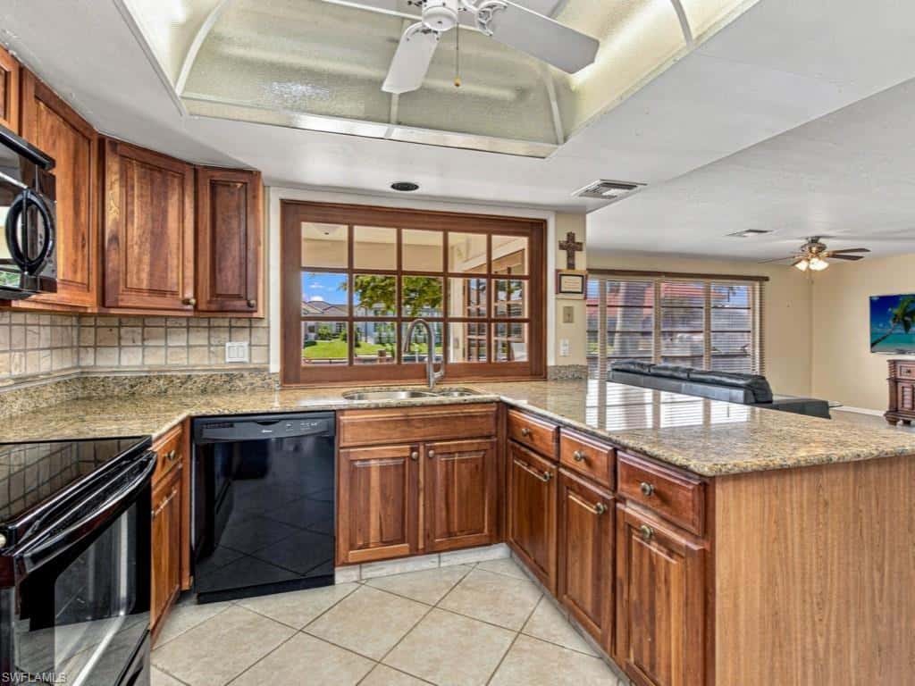 154 Hollyhock Ct, Marco Island, photo 4