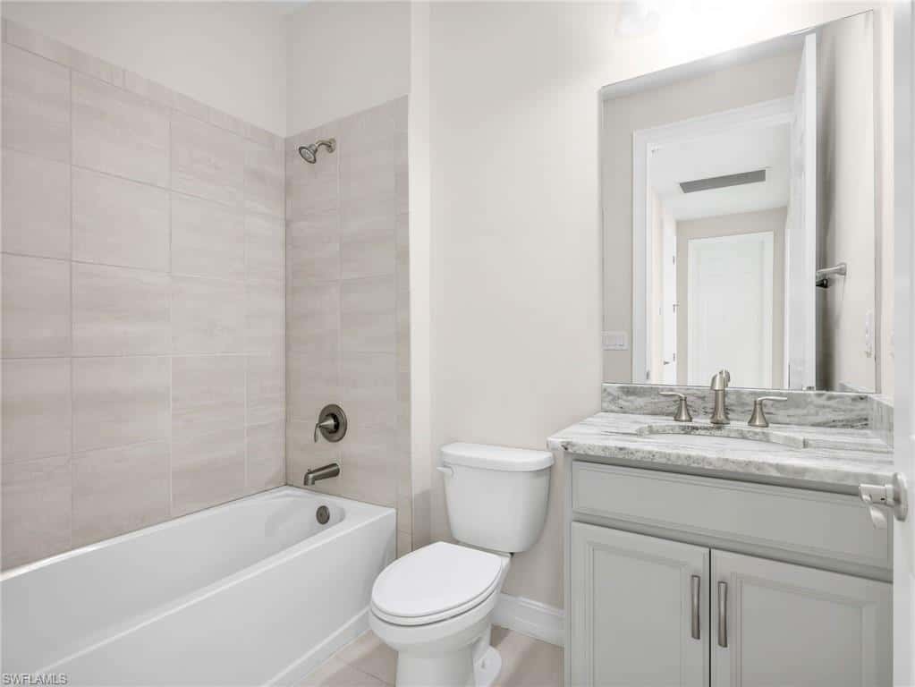 16382 Barclay Ct, Naples, photo 32