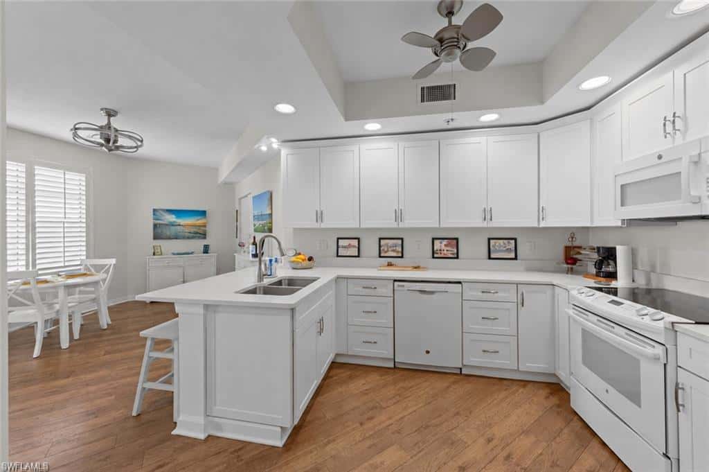 1001 Arbor Lake Dr #904, Naples, photo 4