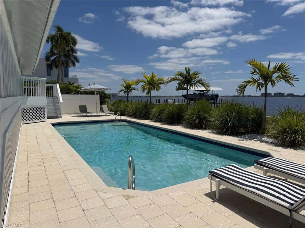 656 Coral Dr, Cape Coral, photo 6