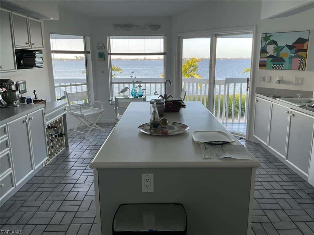 656 Coral Dr, Cape Coral, photo 13