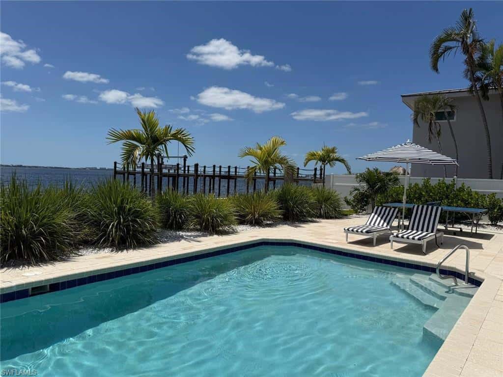 656 Coral Dr, Cape Coral, photo 5