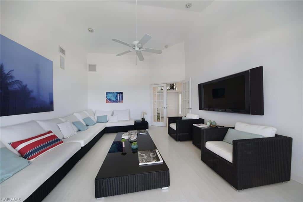 656 Coral Dr, Cape Coral, photo 9