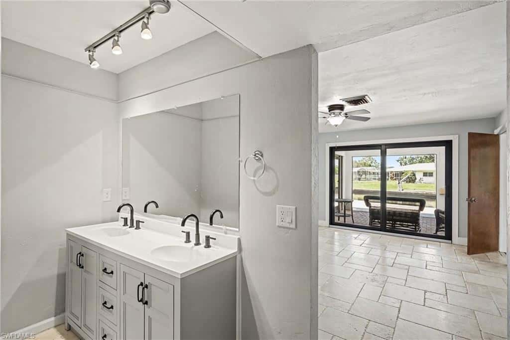 18071 Traverse Dr, Alva, photo 39